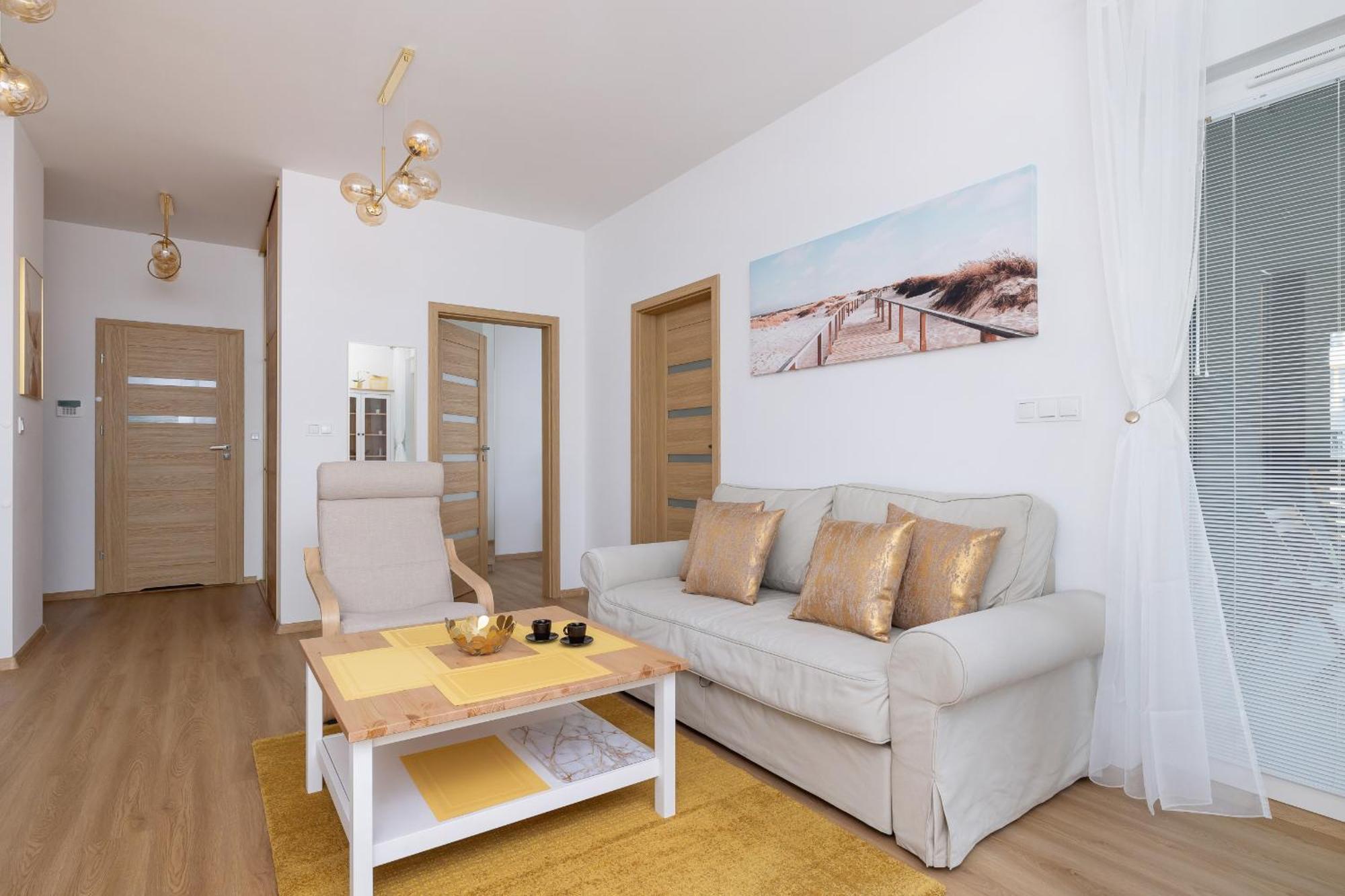 Luxury Two Bedroom Apartment With Terrace And Parking By Renters Prestige كاتوفيتسه المظهر الخارجي الصورة
